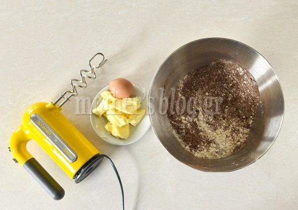 Συνταγή για φανταστικά γεμιστά μπισκότα σοκολάτας με κρέμα βανίλια από τον Γιώργο Γεράρδο