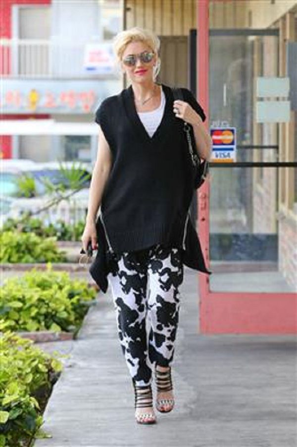 Αυτή η ετοιμόγεννη σταρ θα μας τρελάνει! Κυκλοφορεί μονίμως με γόβες στιλέτο! (εικόνες)