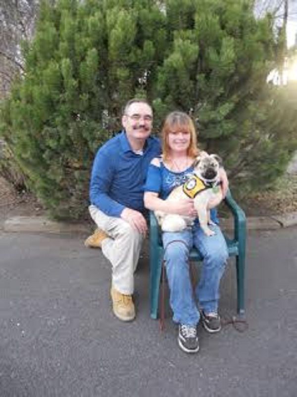 Ξάντερ, το τυφλό σκυλάκι που έχει αφιερώσει τη ζωή του στα κακοποιημένα παιδιά (εικόνες)