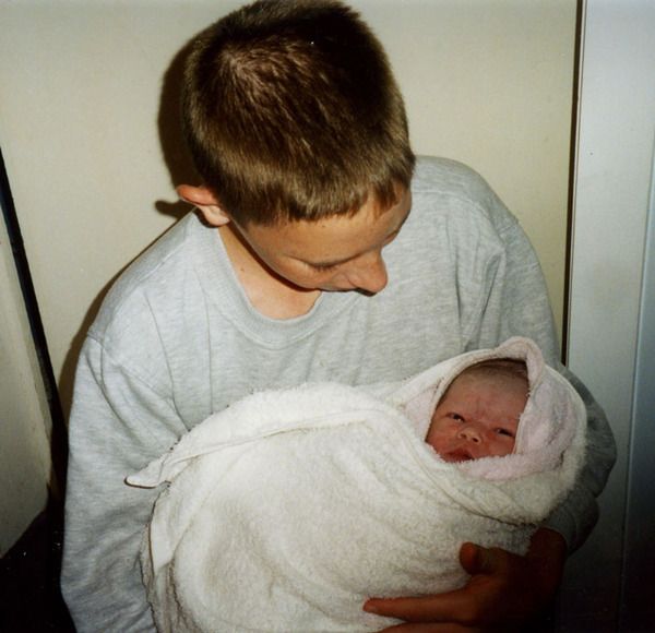 Αληθινή ιστορία: «Γέννησα την κόρη μου σε πισίνα στο σπίτι!» (εικόνες)