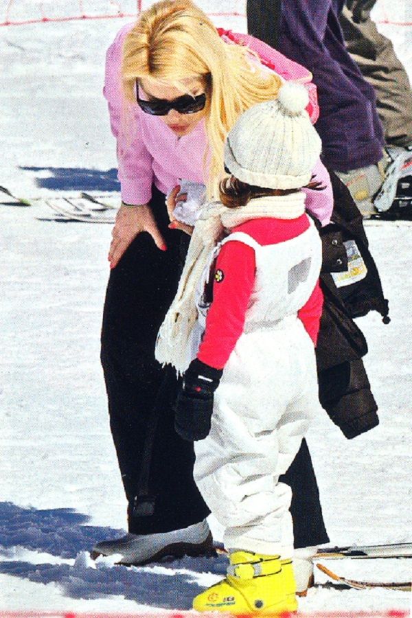 Ελένη Μενεγάκη: Χειμερινή απόδραση με τις κόρες της! (εικόνες)