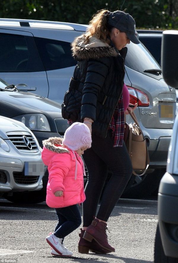 Γέννησε! Το ανακοίνωσε ο σύζυγος της στο Twitter 1 ώρα μετά τον τοκετό! (εικόνες)