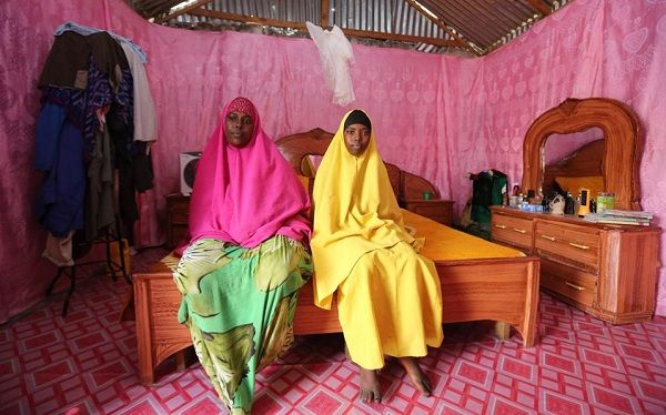 Hμέρα της Γυναίκας! Μαμάδες και κόρες σε μοναδικές φωτογραφίες!