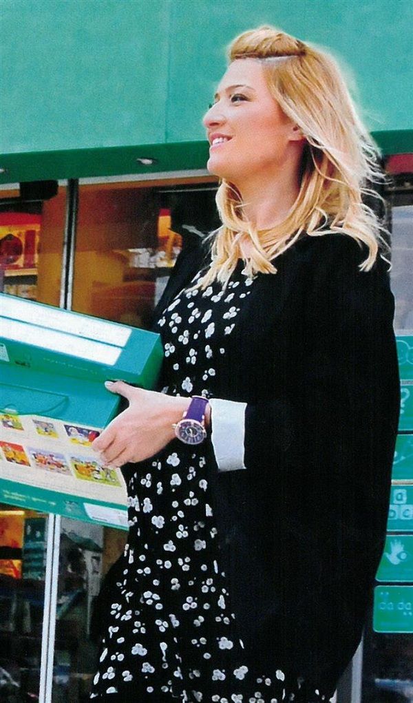 Η Φαίη Σκορδά αγοράζει παιχνίδια για τα πάρτι του γιου της! (εικόνες)