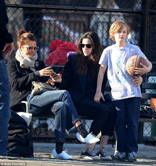 Πόσο μεγάλωσε! Και είναι ίδιος με τη διάσημη μαμά του! (εικόνες)