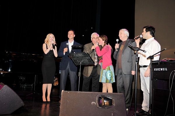 Η 14χρονη με τη νοητική υστέρηση που «μεταμορφώνεται» όταν τραγουδά (εικόνες & βίντεο)