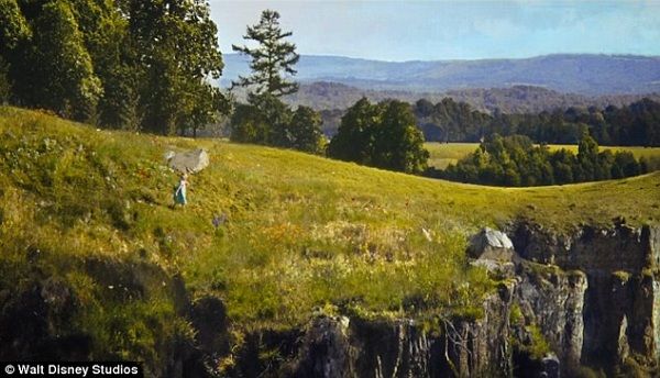 Δείτε τις πρώτες φωτογραφίες από την κόρη της Τζολί στην ταινία Maleficent!