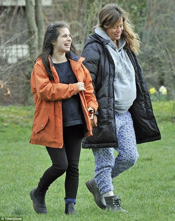 Η κόρη του Μικ Τζάγκερ θα γίνει μαμά και θα αποκτήσει ταυτόχρονα εγγονάκι! (εικόνες)