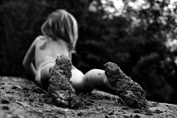 Στην εξοχή! Ενα υπέροχο οικογενειακό άλμπουμ με παιδιά που μεγαλώνουν στη φύση