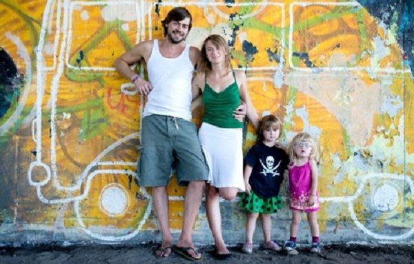 Ονειρο! Η οικογένεια που γυρίζει τον κόσμο και βραβεύτηκε γι' αυτό! (εικόνες)