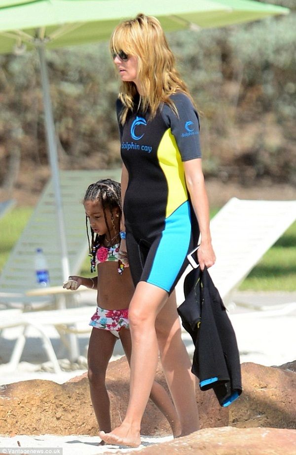 Κι όμως! Αυτοί οι κοιλιακοί ανήκουν σε μία μαμά τεσσάρων παιδιών! (εικόνες)