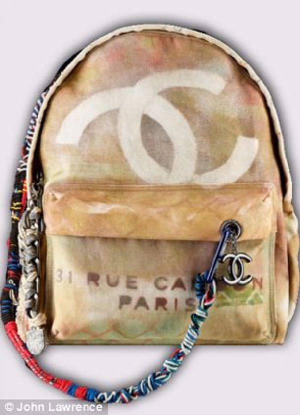 Αυτή η Chanel για εμάς κοστίζει 2.500 ευρώ κι ένα 5χρονο την αγόρασε με 8,5 ευρώ! (εικόνες)