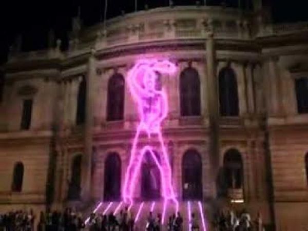 H πιο ευρηματική διαφήμιση! Δείτε πώς χάνουν κιλά οι γυναίκες! (εικόνες, βίντεο)