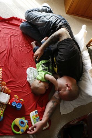 Μάικ Μουρ: Ο πρώτος άνδρας με αναδομημένο πέος που έγινε πατέρας με φυσιολογικό τρόπο (εικόνες)