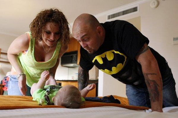 Μάικ Μουρ: Ο πρώτος άνδρας με αναδομημένο πέος που έγινε πατέρας με φυσιολογικό τρόπο (εικόνες)