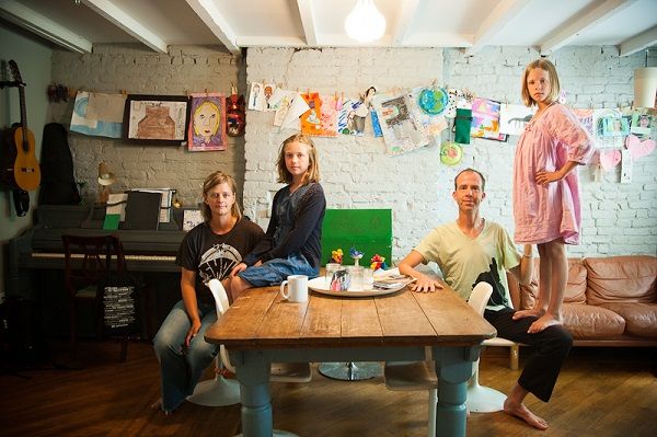 Τα τετραγωνικά δεν φέρνουν την ευτυχία! Οι ευτυχισμένες οικογένειες ζουν σε μικρά σπίτια! (εικόνες)