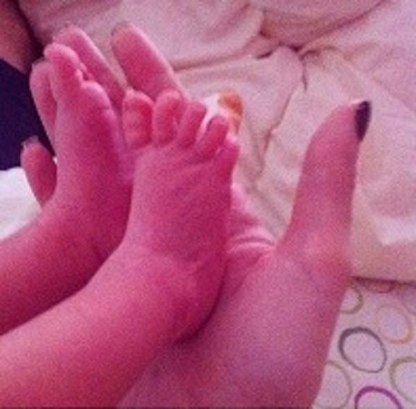 Οι τρυφερές φωτογραφίες της Ειρήνης Καρρά με το νεογέννητο μωράκι της!