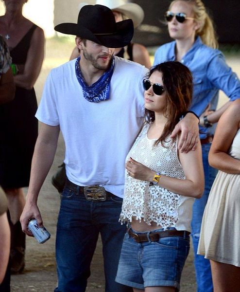 Αστον Κούτσερ - Μίλα Κούνις: Ο έρωτας δεν κρύβεται και η κοιλίτσα όλο και φουσκώνει! (εικόνες)