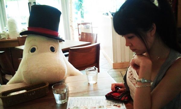 Ένα μοναδικό εστιατόριο! Λούτρινα ζωάκια κρατούν συντροφιά στους πελάτες! (εικόνες)