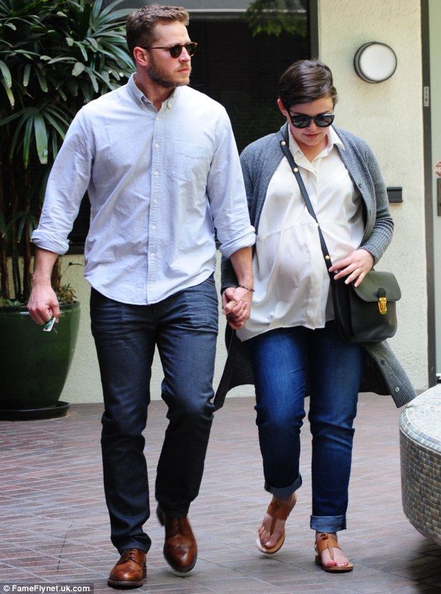 Σε λίγο γεννάει αλλά το φύλο του μωρού της δεν το λέει! (Φωτογραφίες)