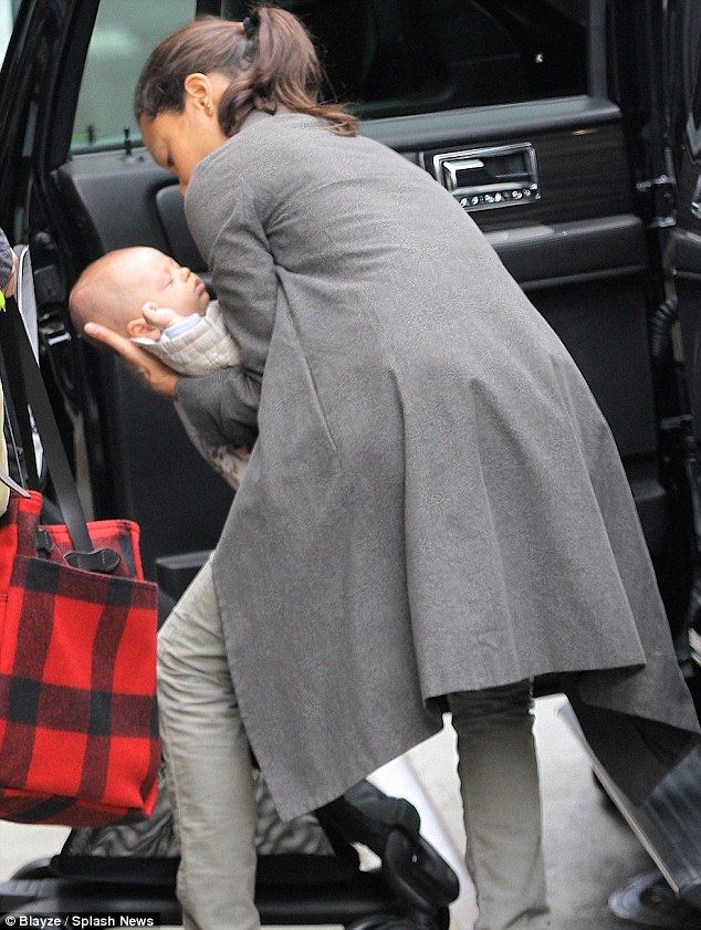 Θάντι Νιούτον: H διάσημη ηθοποιός που γέννησε και τα τρία της παιδιά στο σπίτι!