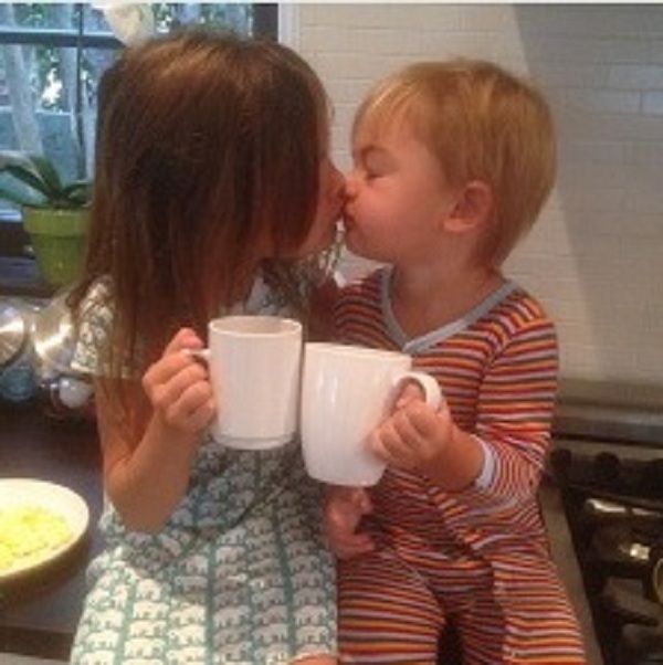 Δείτε τις πιο τρυφερές φωτογραφίες των μωρών της Αλεσάντρα Αμπρόσιο! (εικόνες)