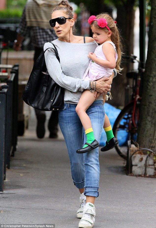 Πόσο μεγάλωσε! Ο νεαρός συνοδεύει τη διάσημη μαμά του και κλέβει τα φώτα της δημοσιότητας! (φωτογραφίες)