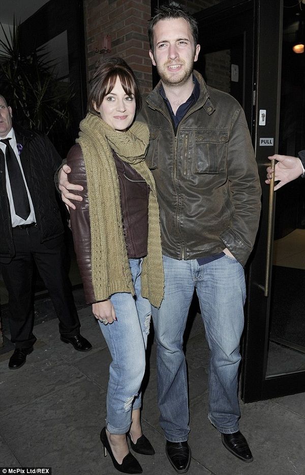 Πασίγνωστη ηθοποιός ανακοίνωσε την εγκυμοσύνη της στο Twitter! Διαβάστε τι έγραψε! (εικόνες)