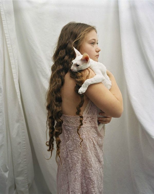 Εκπληκτικό! Από την ώρα που γεννήθηκε μεγαλώνει με ζώα (εικόνες)