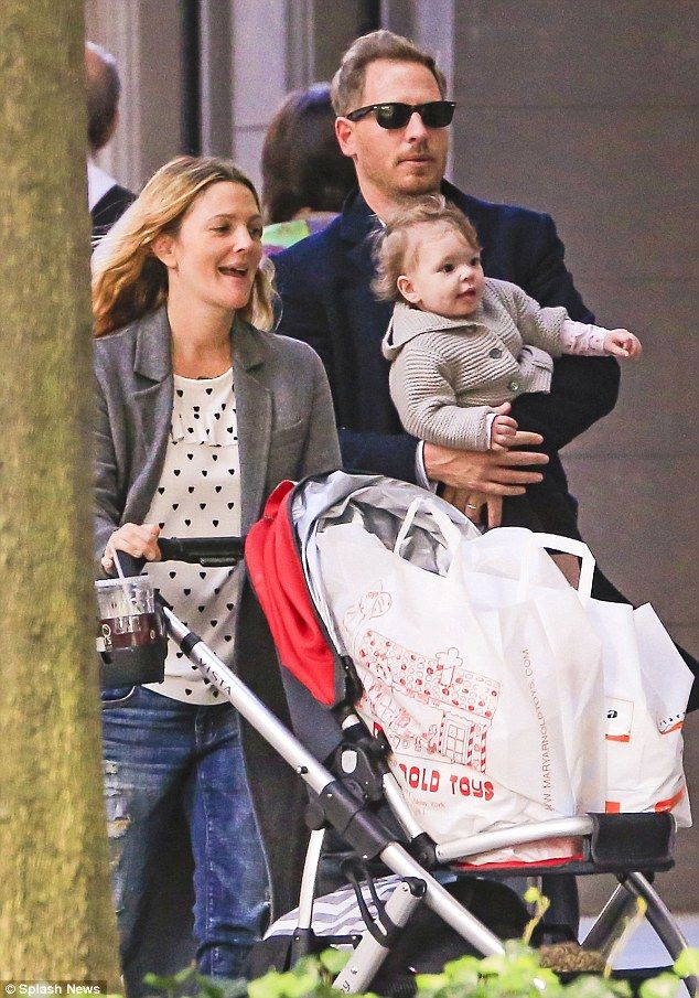 Αυτή η διάσημη μαμά -όπως βλέπετε- είναι φανατική της σειράς Game of Thrones! (φωτογραφίες)