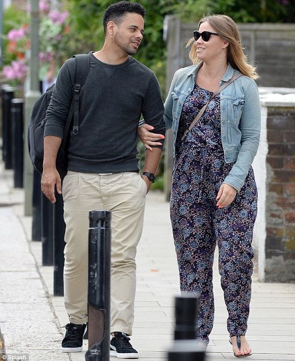 «Θα προσπαθήσω να γεννήσω φυσιολογικά». Ποια πασίγνωστη τραγουδίστρια το δήλωσε; (εικόνες)