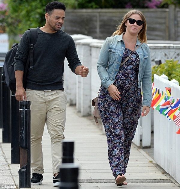 «Θα προσπαθήσω να γεννήσω φυσιολογικά». Ποια πασίγνωστη τραγουδίστρια το δήλωσε; (εικόνες)