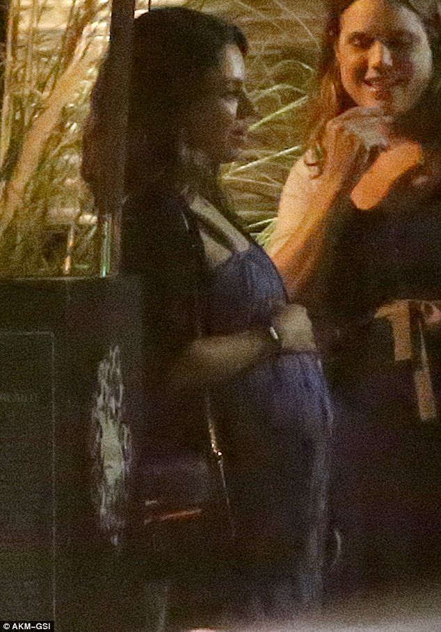 Η εγκυμοσύνη της πηγαίνει πολύ! Ομόρφυνε κι άλλο (εικόνες)