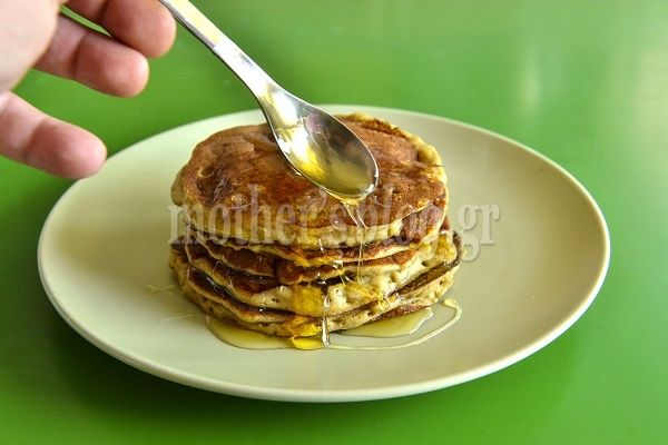 Συνταγή για φανταστικές τηγανίτες μπανάνας με βρώμη, χωρίς γλουτένη από τον Γιώργο Γεράρδο!