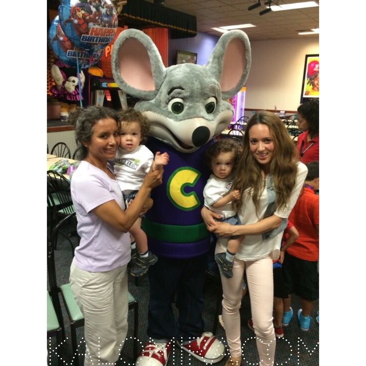 Καλομοίρα: Η περήφανη μαμά, μας παρουσιάζει τα διδυμάκια της! Πόσο μεγάλωσαν!