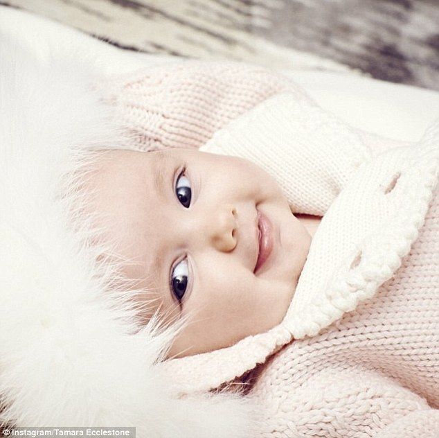 Το κοριτσάκι της έγινε 4 μηνών! Δείτε πώς το γιόρτασε η διάσημη μαμά (εικόνες)