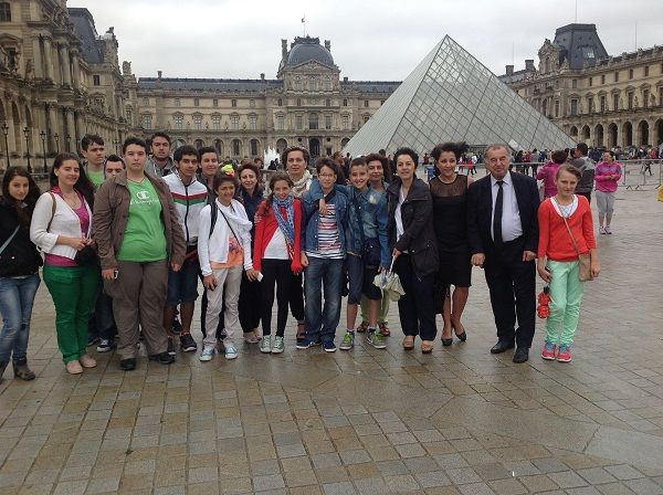 Τη Νίκη της... καρδιάς τους επισκέφθηκαν δώδεκα μαθητές από τη Σαμοθράκη στο Μουσείο του Λούβρου