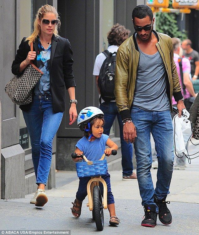 Απολαμβάνει στον ήλιο την φουσκωμένη κοιλίτσα της! (φωτογραφίες)