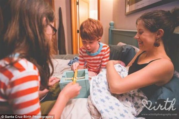 Καλιφόρνια: Δε θα πιστεύετε τι κάνουν με τον ομφάλιο λώρο του νεογέννητου παιδιού τους (εικόνες)