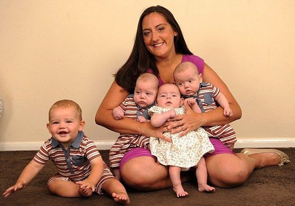Aπίστευτο! Η ιστορία της γυναίκας που απέκτησε 4 παιδιά με διαφορά 9 μηνών! (εικόνες)