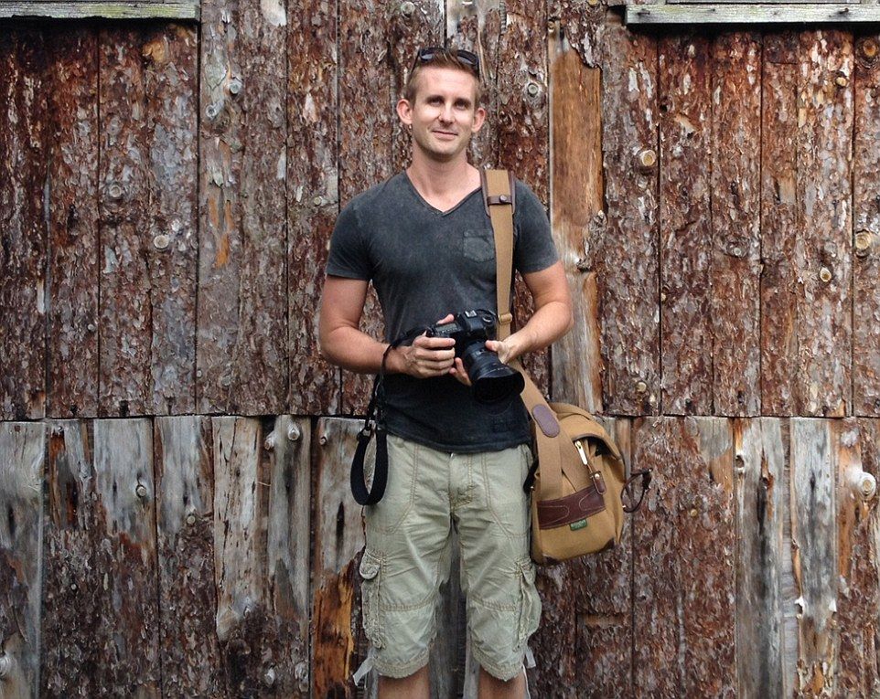 Λούτρινο κουνελάκι γυρίζει τον κόσμο και βγάζει... selfies! (φωτογραφίες)