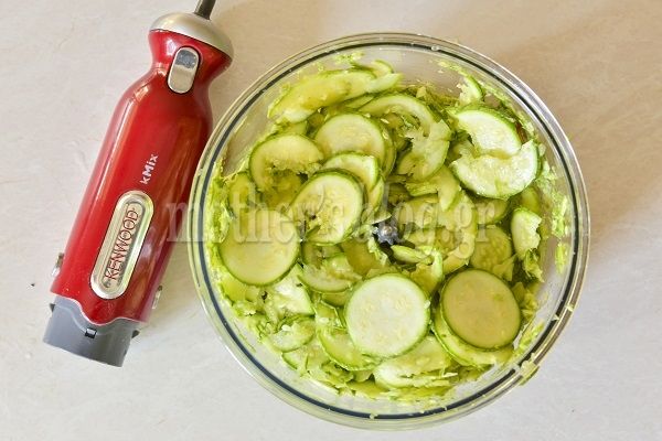 Κολοκυθάκια φούρνου με φρέσκια ντομάτα από τον Γιώργο Γεράρδο