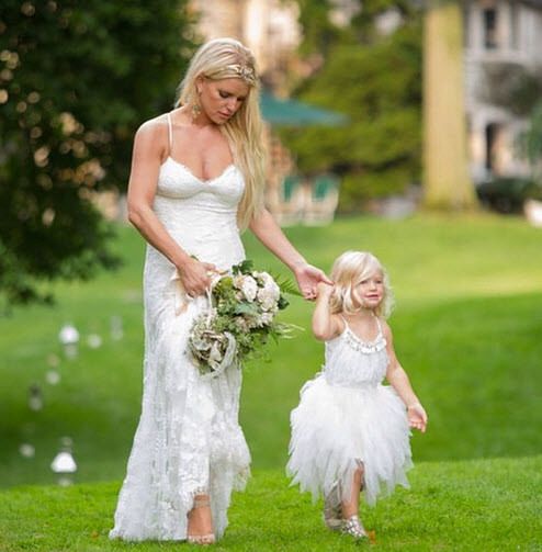 Η κόρη της Τζέσικα Σίμπσον, το πιο όμορφο παρανυφάκι! (φωτογραφία)