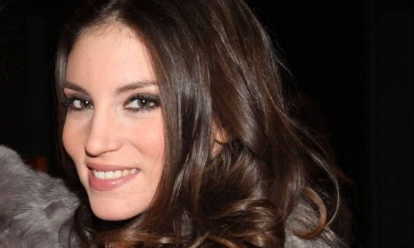 Αυτό το κοριτσάκι έγινε μία από τις πιο όμορφες Ελληνίδες ηθοποιούς! Την αναγνωρίζετε;