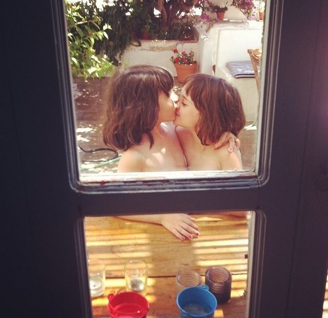 Αυτά τα πανέμορφα διδυμάκια είναι η έμπνευση της διάσημης Ελληνίδας φωτογράφου!