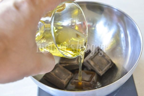 Λαχταριστή τούρτα φράουλα, βανίλια και σοκολάτα Γιώτης από τον Γιώργο Γεράρδο!