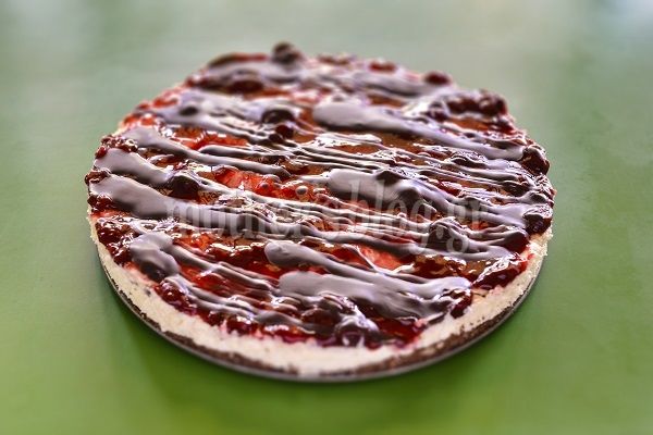 Λαχταριστή τούρτα φράουλα, βανίλια και σοκολάτα Γιώτης από τον Γιώργο Γεράρδο!