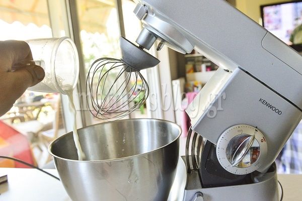 Λαχταριστή τούρτα φράουλα, βανίλια και σοκολάτα Γιώτης από τον Γιώργο Γεράρδο!