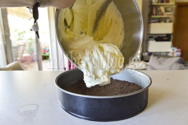 Λαχταριστή τούρτα φράουλα, βανίλια και σοκολάτα Γιώτης από τον Γιώργο Γεράρδο!