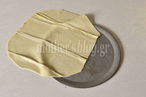 Τάρτα σφολιάτας με μήλο, σταφίδες και καρύδια. Από τον Γιώργο Γεράρδο και την κορούλα του